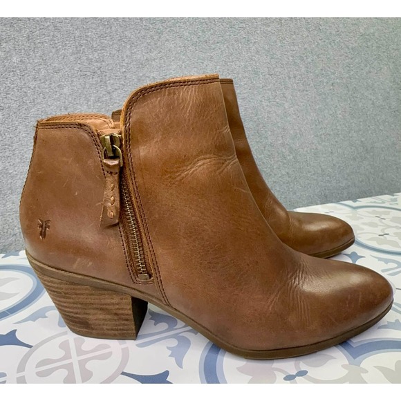 Frye Judith Bootie Brown Leather Women's Size 8.5 Zip Ankle Boot Side Zip - Picture 2 of 9